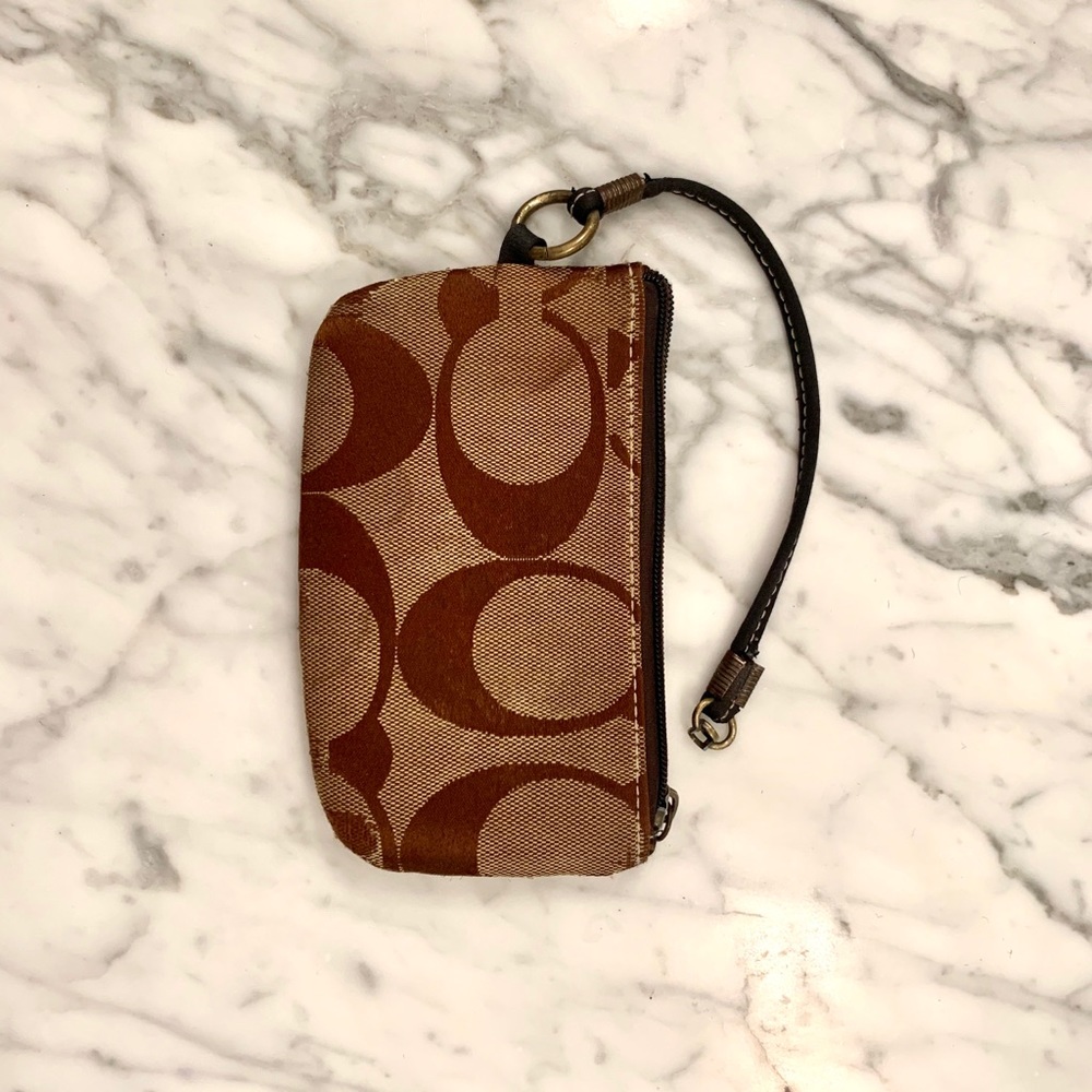 Coach wallet- wrist piece is broken
